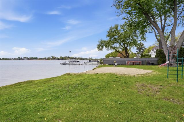 2655 Elsinore Drive, Waterford, MI 48328