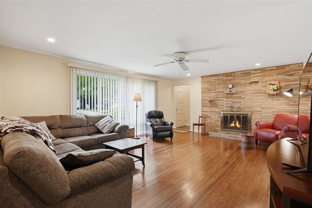 2655 Elsinore Drive, Waterford, MI 48328