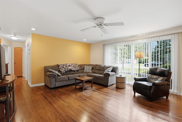 2655 Elsinore Drive, Waterford, MI 48328
