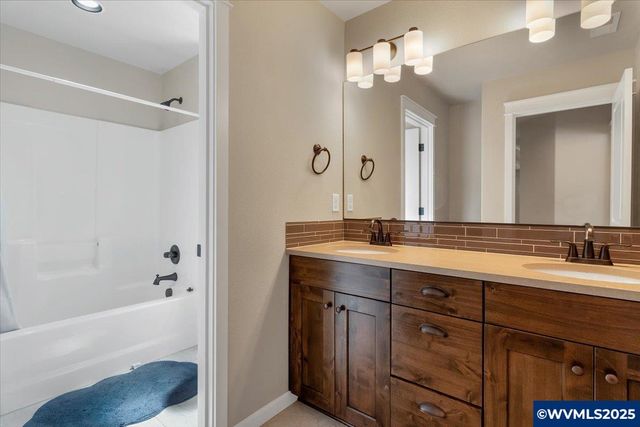 3882 Rogue Av S, Salem, OR 97302