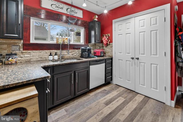 27 ARNEYS MOUNT RD, Pemberton, NJ 08068