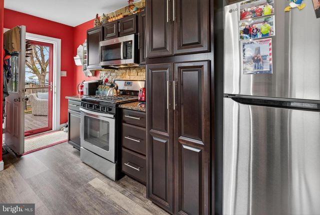 27 ARNEYS MOUNT RD, Pemberton, NJ 08068