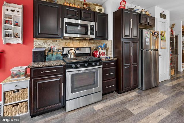 27 ARNEYS MOUNT RD, Pemberton, NJ 08068