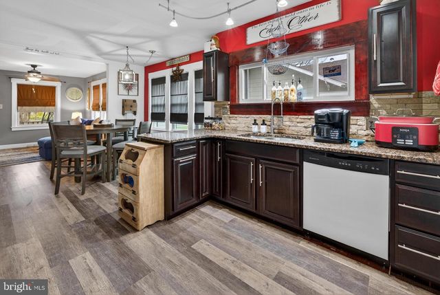 27 ARNEYS MOUNT RD, Pemberton, NJ 08068