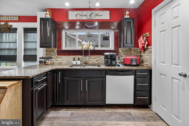 27 ARNEYS MOUNT RD, Pemberton, NJ 08068