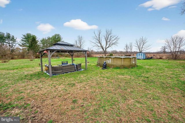 27 ARNEYS MOUNT RD, Pemberton, NJ 08068