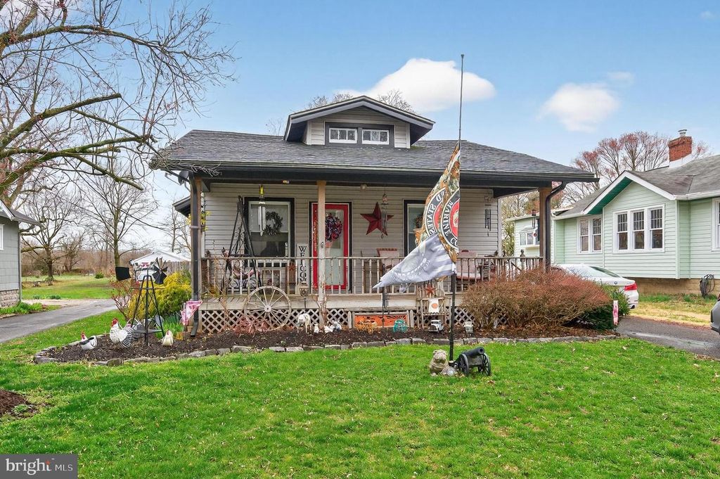 27 ARNEYS MOUNT RD, Pemberton, NJ 08068