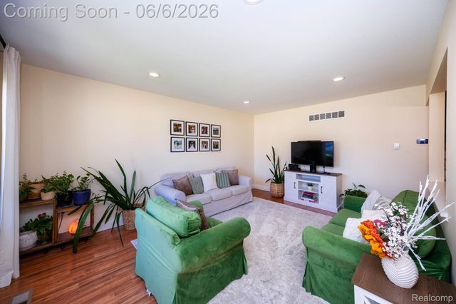 21076 Millbury Drive, Woodhaven, MI 48183