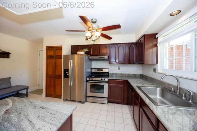 21076 Millbury Drive, Woodhaven, MI 48183