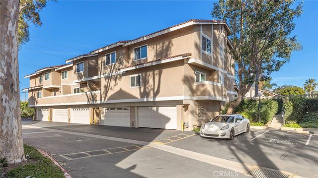 21038 Poolside Lane 5, Huntington Beach, CA 92648