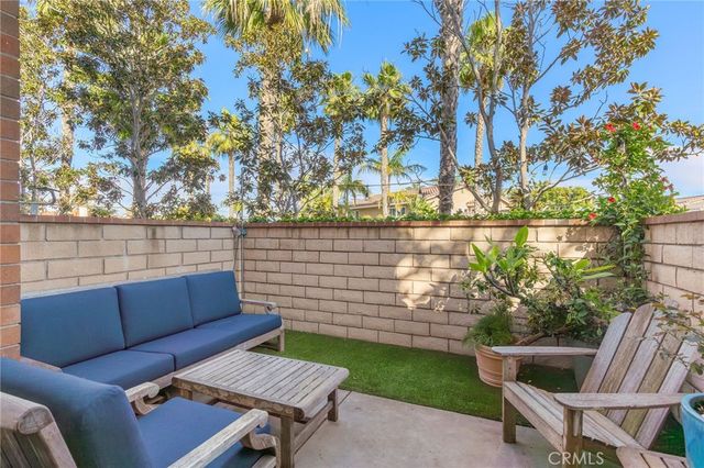 21038 Poolside Lane 5, Huntington Beach, CA 92648