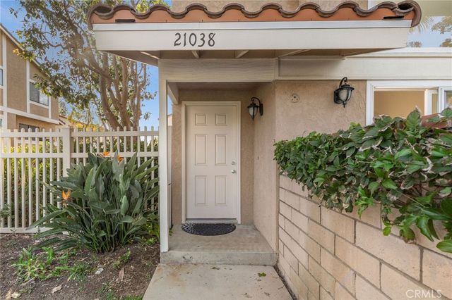 21038 Poolside Lane 5, Huntington Beach, CA 92648