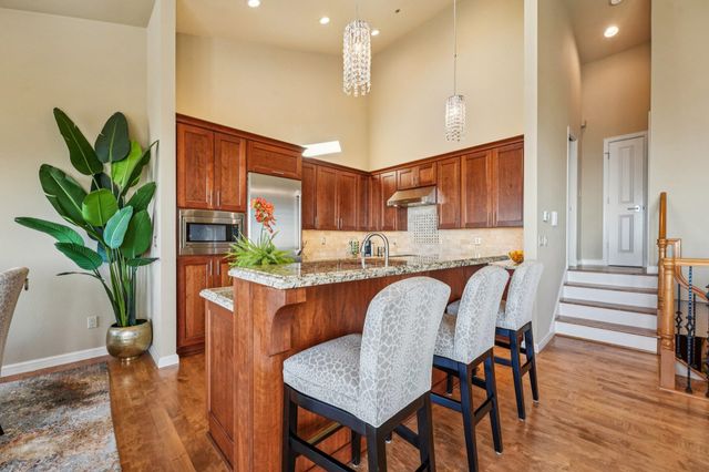 105 Starview Ct, Oakland, CA 94618