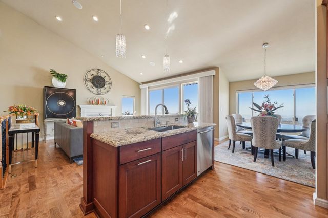 105 Starview Ct, Oakland, CA 94618