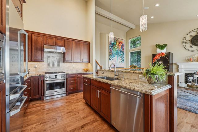 105 Starview Ct, Oakland, CA 94618