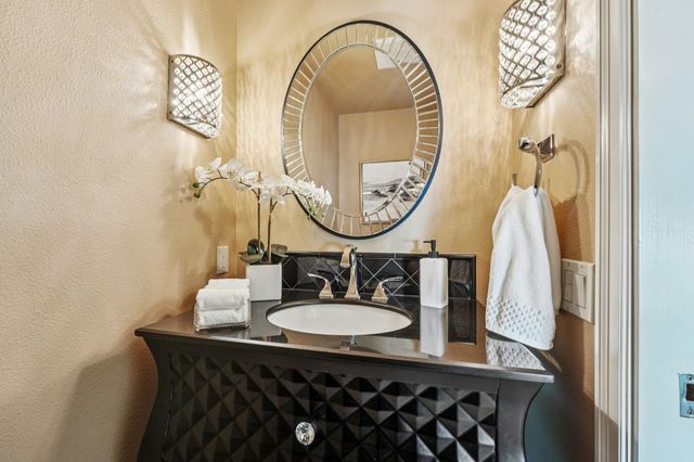 105 Starview Ct, Oakland, CA 94618