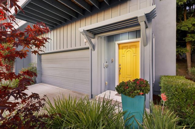 105 Starview Ct, Oakland, CA 94618