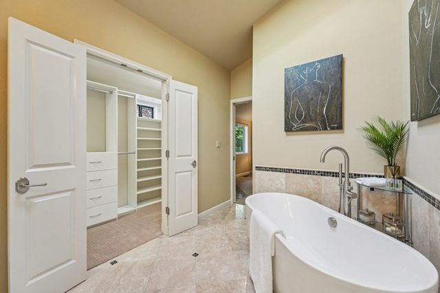 105 Starview Ct, Oakland, CA 94618