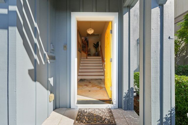 105 Starview Ct, Oakland, CA 94618