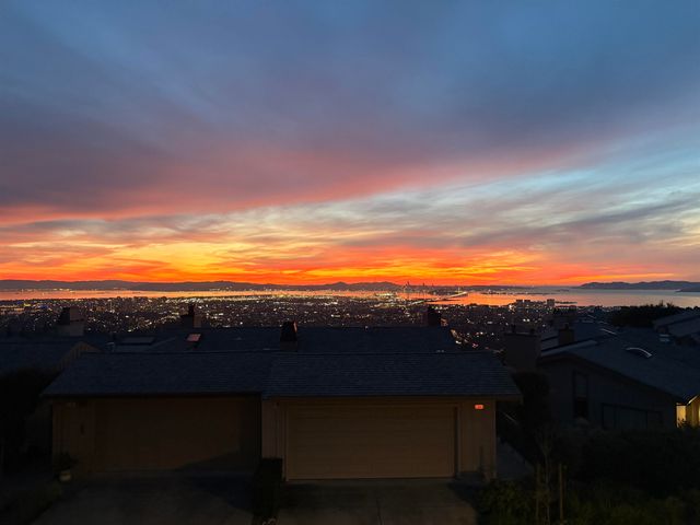 105 Starview Ct, Oakland, CA 94618