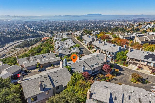 105 Starview Ct, Oakland, CA 94618