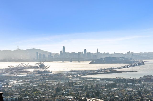 105 Starview Ct, Oakland, CA 94618