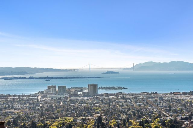 105 Starview Ct, Oakland, CA 94618