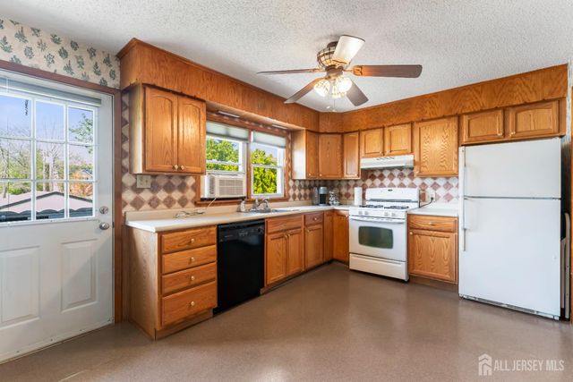 64 Avenue I Avenue, Monroe, NJ 08831