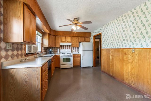 64 Avenue I Avenue, Monroe, NJ 08831