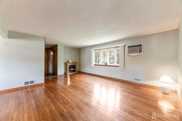 64 Avenue I Avenue, Monroe, NJ 08831