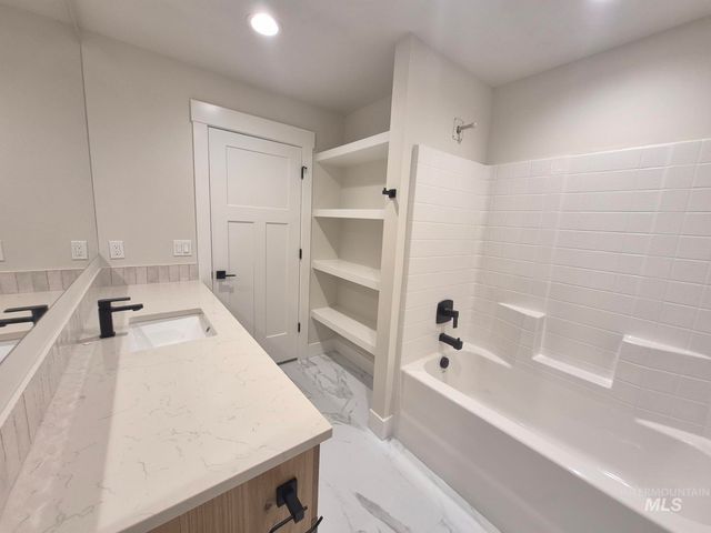 969 S Almond St, Nampa, ID 83686