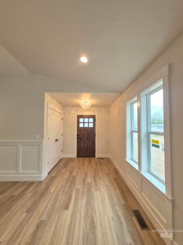 969 S Almond St, Nampa, ID 83686