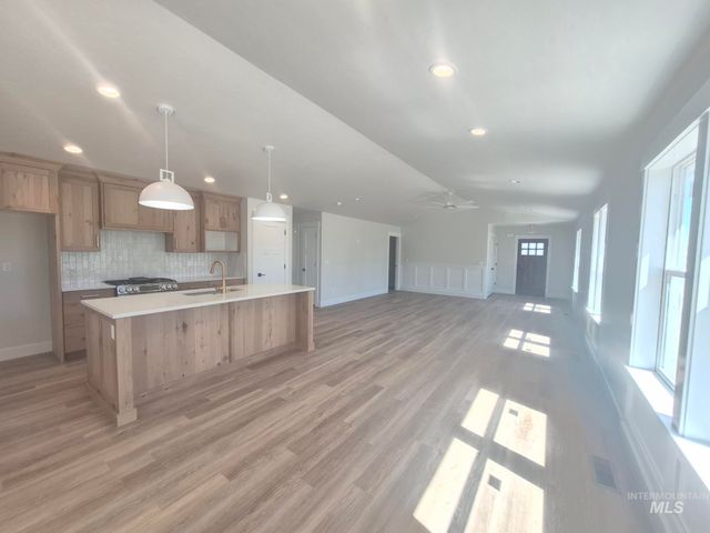 969 S Almond St, Nampa, ID 83686