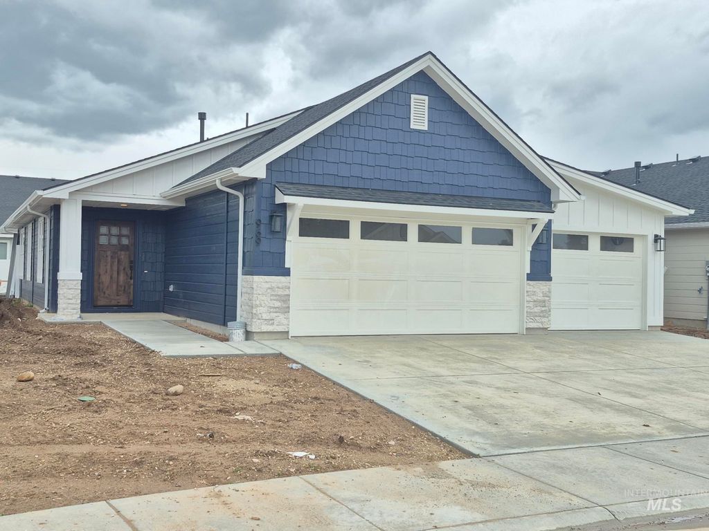 969 S Almond St, Nampa, ID 83686