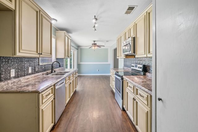 2903 Melmar Park Street, Commerce, TX 75428