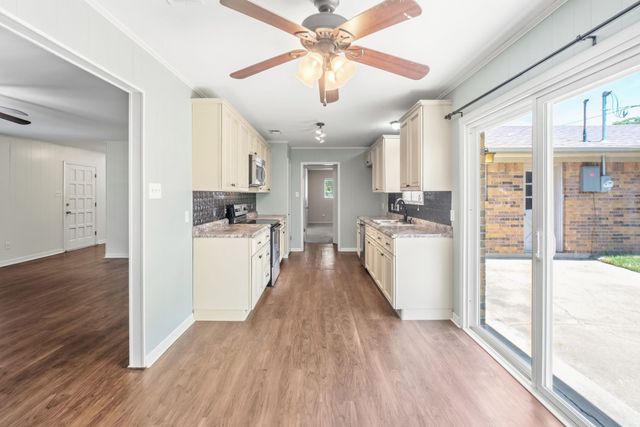 2903 Melmar Park Street, Commerce, TX 75428