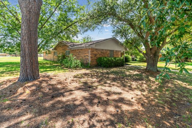 2903 Melmar Park Street, Commerce, TX 75428