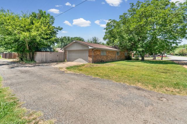 2903 Melmar Park Street, Commerce, TX 75428