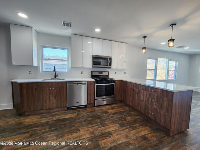 105 Summit Avenue, Belford, NJ 07718