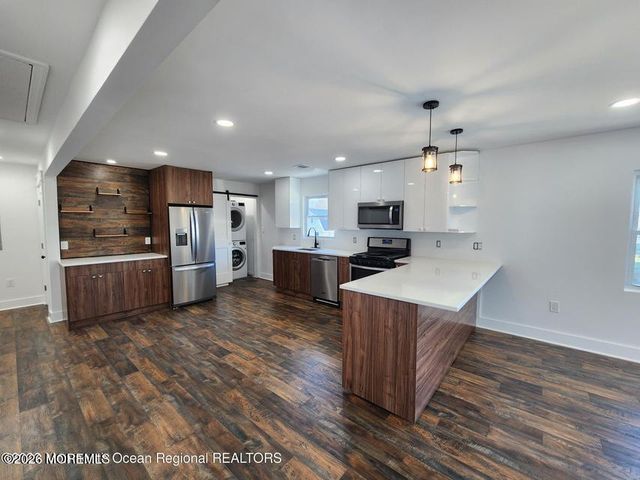 105 Summit Avenue, Belford, NJ 07718