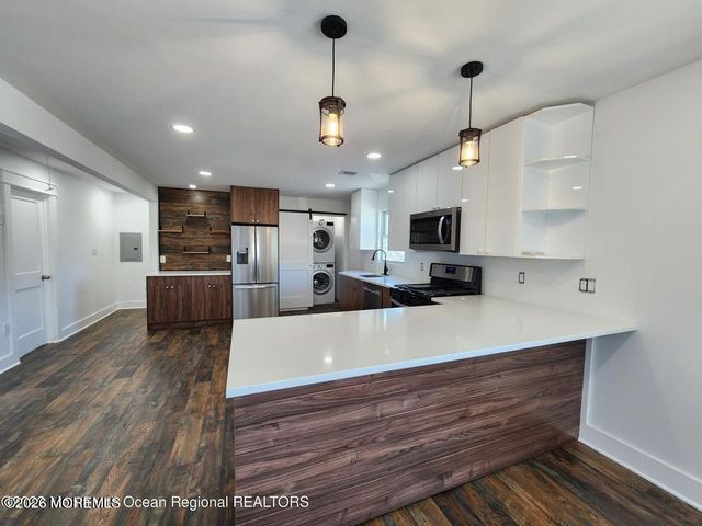 105 Summit Avenue, Belford, NJ 07718