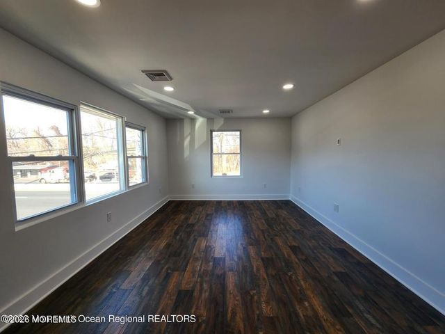 105 Summit Avenue, Belford, NJ 07718