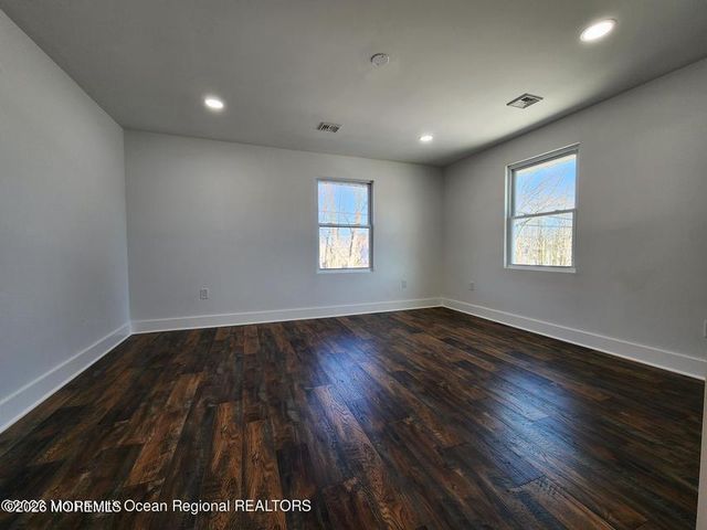 105 Summit Avenue, Belford, NJ 07718