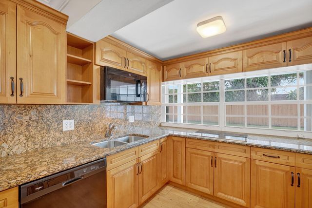 3352 SW 16th St, Fort Lauderdale, FL 33312