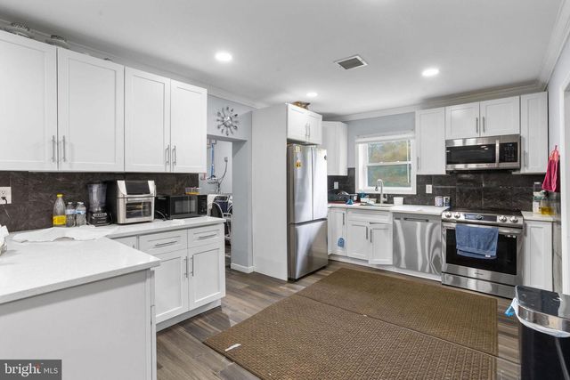 2800 DELSEA DR, Franklinville, NJ 08322