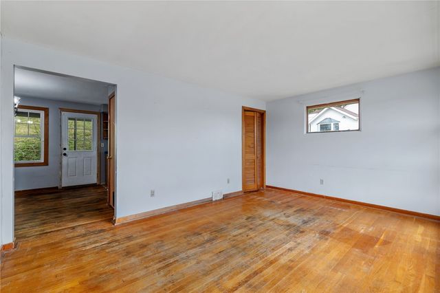 112 Chestnut Place, Manor, PA 15665