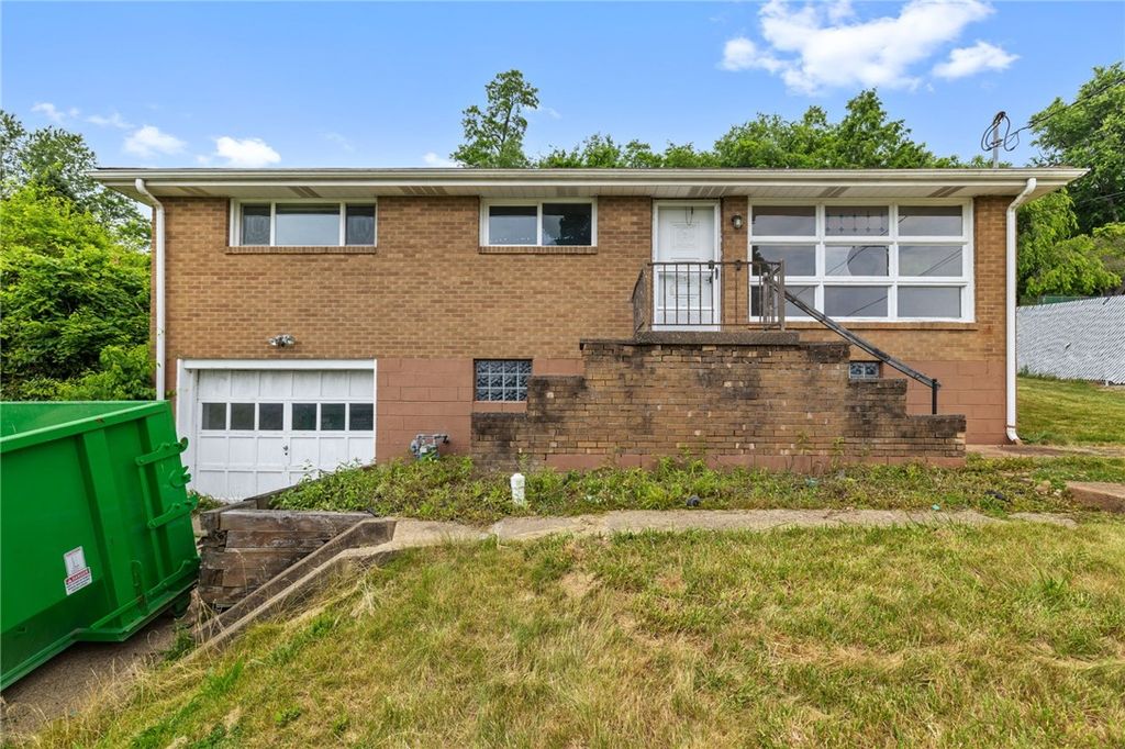 112 Chestnut Place, Manor, PA 15665