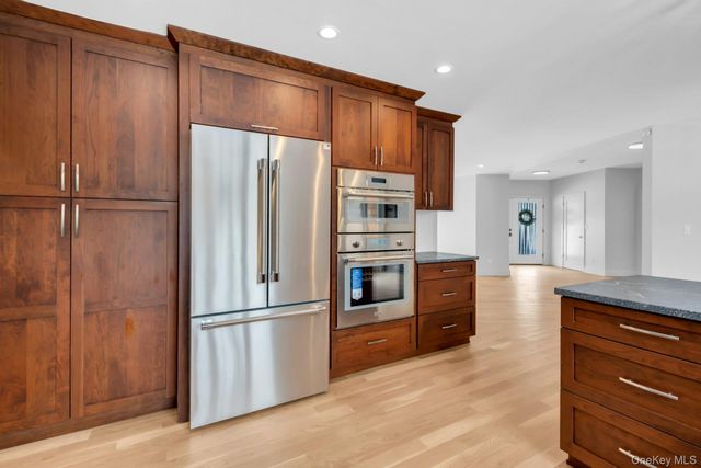 4 Northwood Court, Woodbury, NY 11797