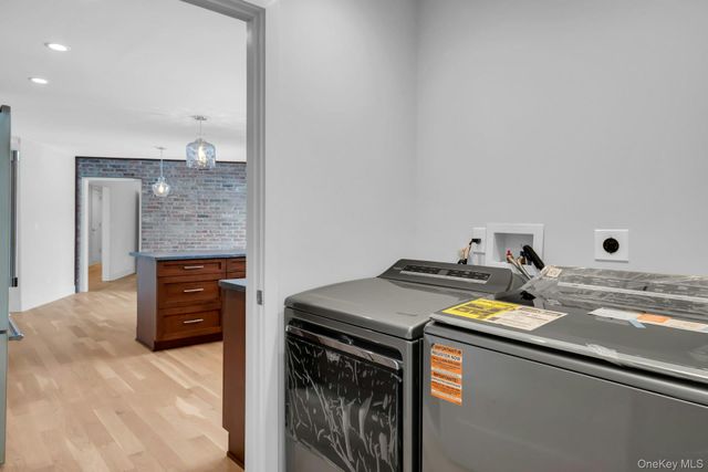 4 Northwood Court, Woodbury, NY 11797