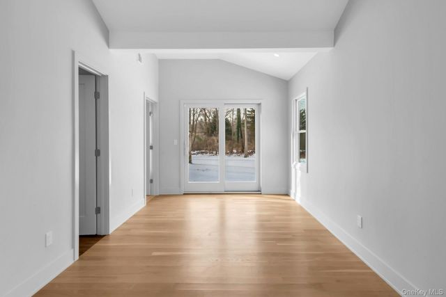 4 Northwood Court, Woodbury, NY 11797